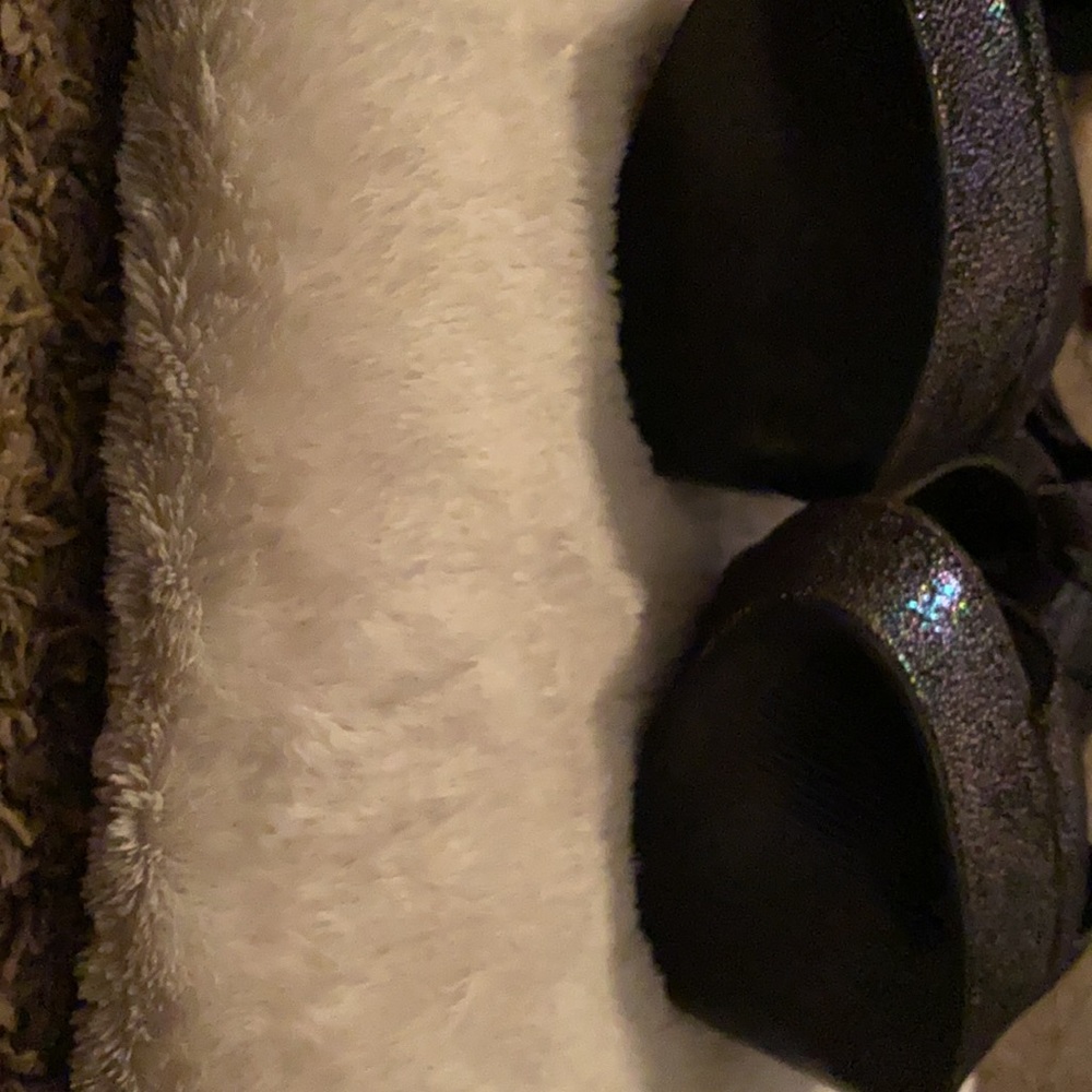 Heels - Picture 4 of 4